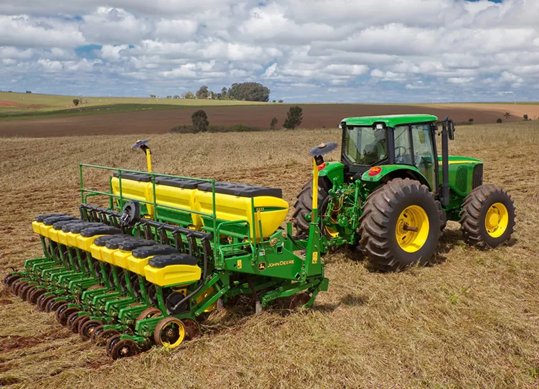 Plantadeira em operação no campo